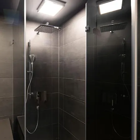 Blackhome Boutique I Contactless Check-in アパートホテル