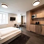 Blackhome Boutique I Contactless Check-in
