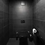 מלון דירות Blackhome Boutique I Contactless Check-in 3*